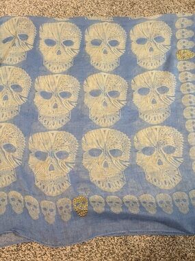 Women’s papillion skull scarf/ shawl. EUC
